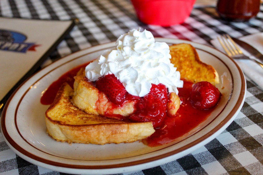 The best strawberry french toast in fresno california

El memor pan frances con fresas en fresno california